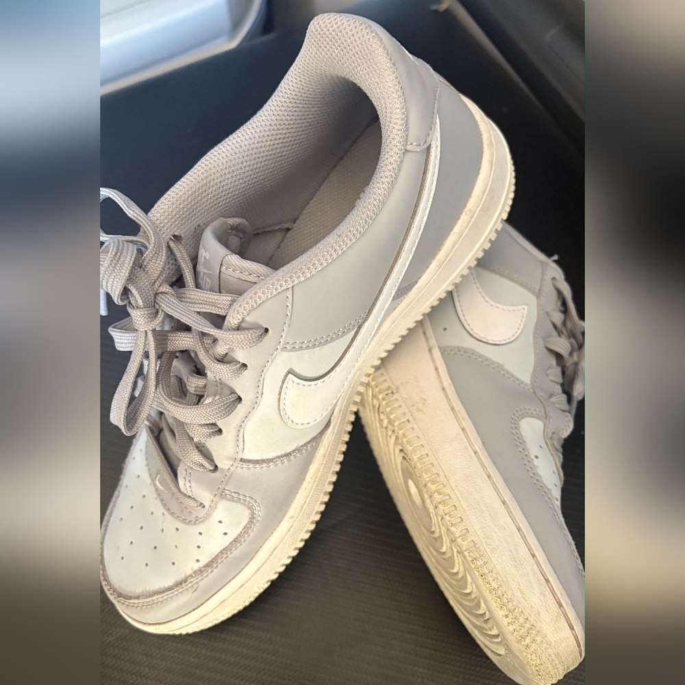 Nike Air Force 1 - Light Gray Sneakers with White Swoosh - Size 6.5Y